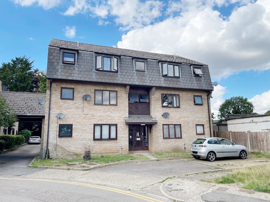 Lot: 126 - RESIDENTIAL INVESTMENT - GROUND FLOOR STUDIO FLAT - studio flat Front of building on to broomfield road